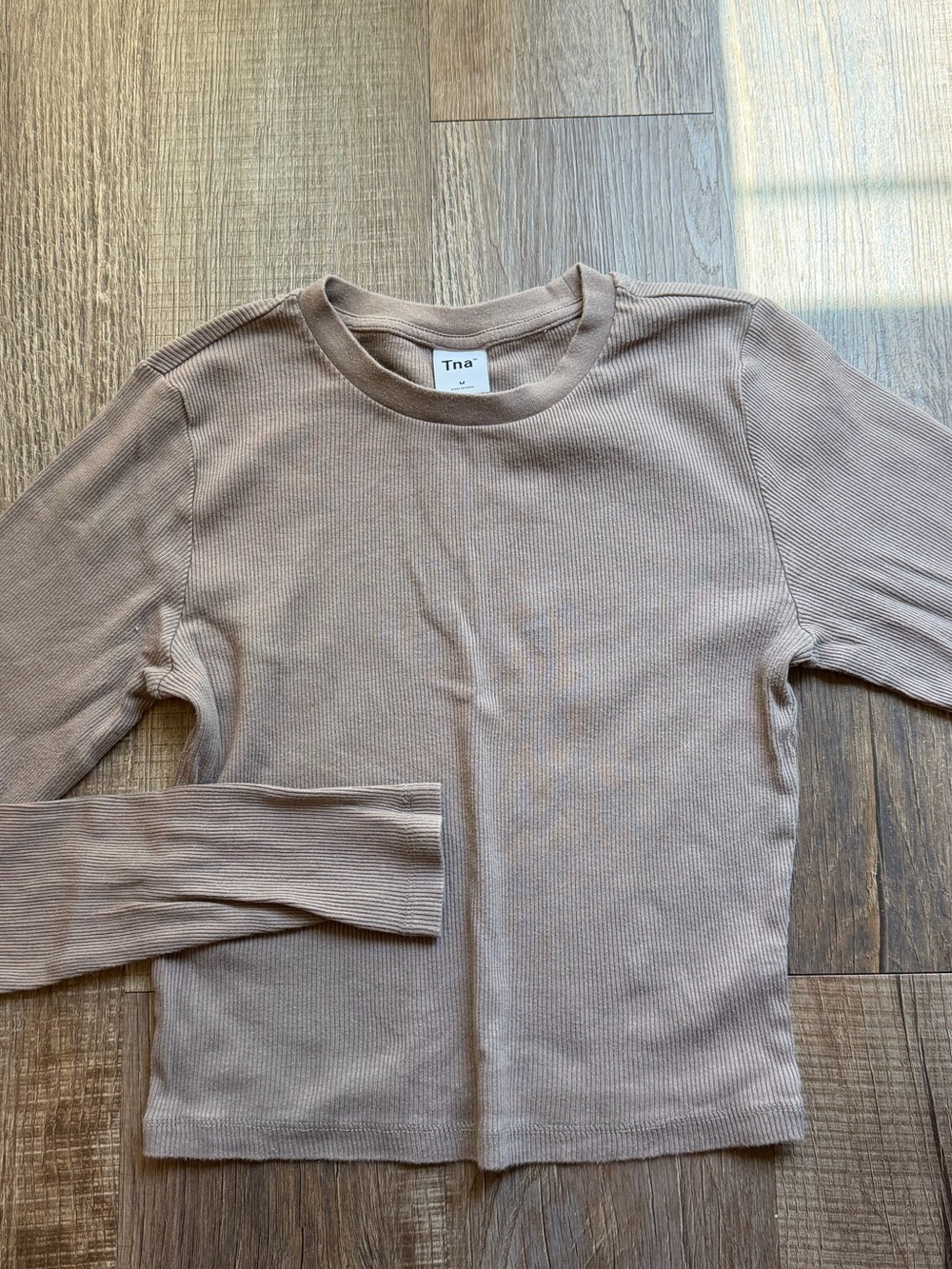 Tna Long Sleeve Cropped Ribbed Top in Taupe
